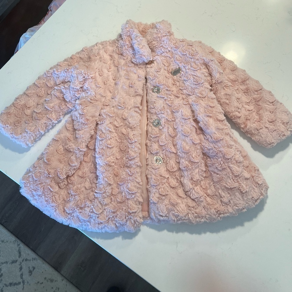 Juicy Couture Kids Kids Fluffy Soft Pink
Coat size 3T